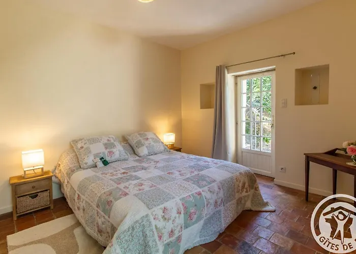 Charmante Maison Avec Jardin Clos Pres De La Riviere Louet - Fr-1-622-37 Vakantiehuis *