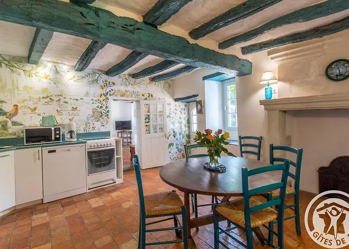 Charmante Maison Avec Jardin Clos Pres De La Riviere Louet - Fr-1-622-37 Vakantiehuis *