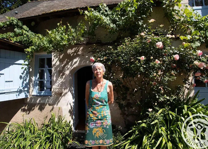 Charmante Maison Avec Jardin Clos Pres De La Riviere Louet - Fr-1-622-37 Vakantiehuis